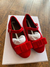 Load image into Gallery viewer, Age off innocence Ellen berry red shoe
