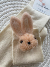 Load image into Gallery viewer, Meia pata cream bunny sock