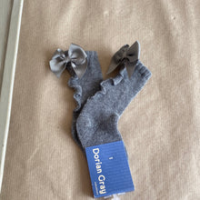 Load image into Gallery viewer, Dorian gray slick bow socks